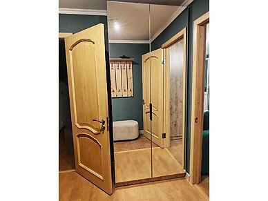 Шкаф с зеркалом